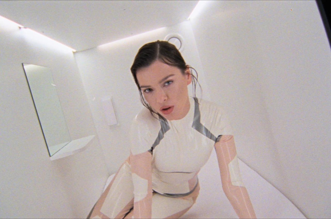 Temnikova — Жара — still 1, Alexander Ponomarev